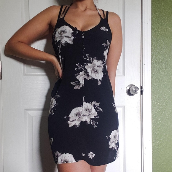 ❌SOLD❌Kendall & Kylie Slip Floral Dress - Picture 4 of 4